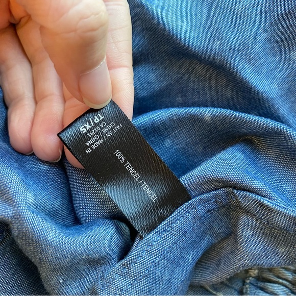 Simon’s cinch-waist, button collared sleeveless dress in blue with dots, tencel - Picture 6 of 10